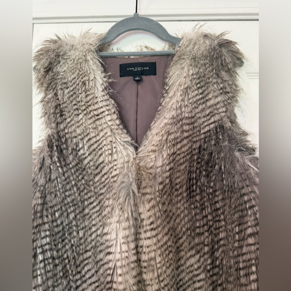 Ann Taylor Fabulous Faux Fur Vest - Picture 4 of 13